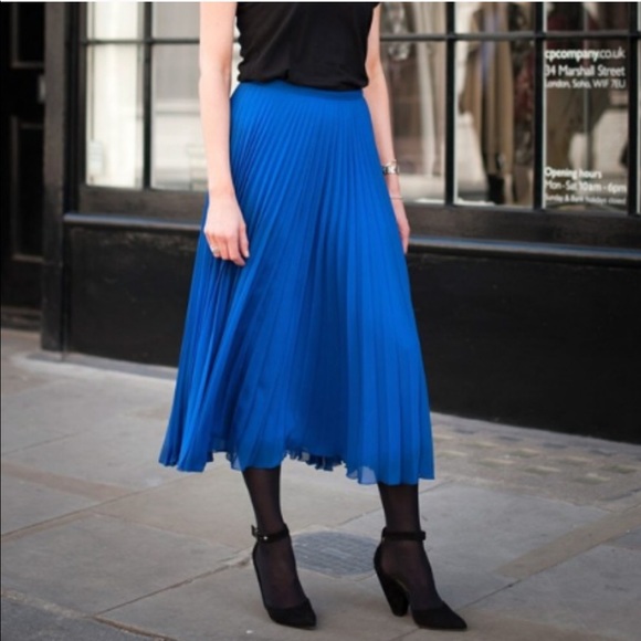 Blue pleated midi skirt Meghan Markle style - Picture 2 of 5